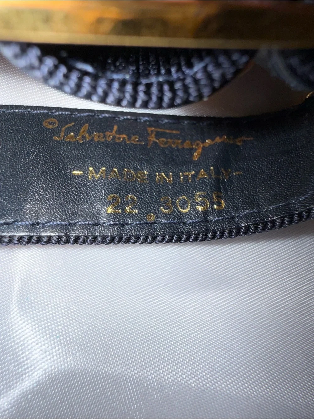 Salvatore Ferragamo Vara Navy Grosgrain Bow Gold Tone Keychain Made in Italy w/
